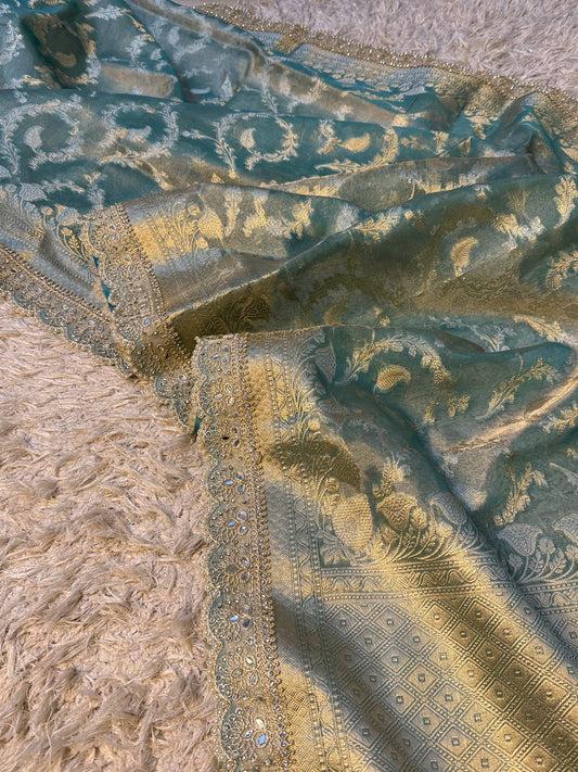 Banarasi Tissue Soft Silk Saree*💫
Heavy Pearls, Mirror Lace hand work border