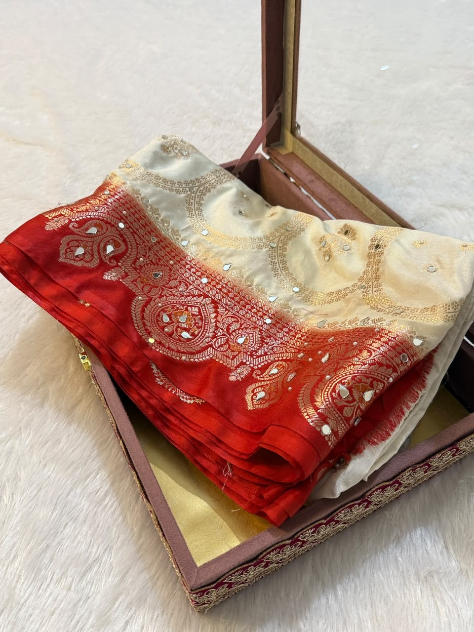 Most Demanded Handwork Banarasi Semi khaddi Katan Georgette Soft Silk Saree With Mirror & moti Handwork
Designer Rich Pallu