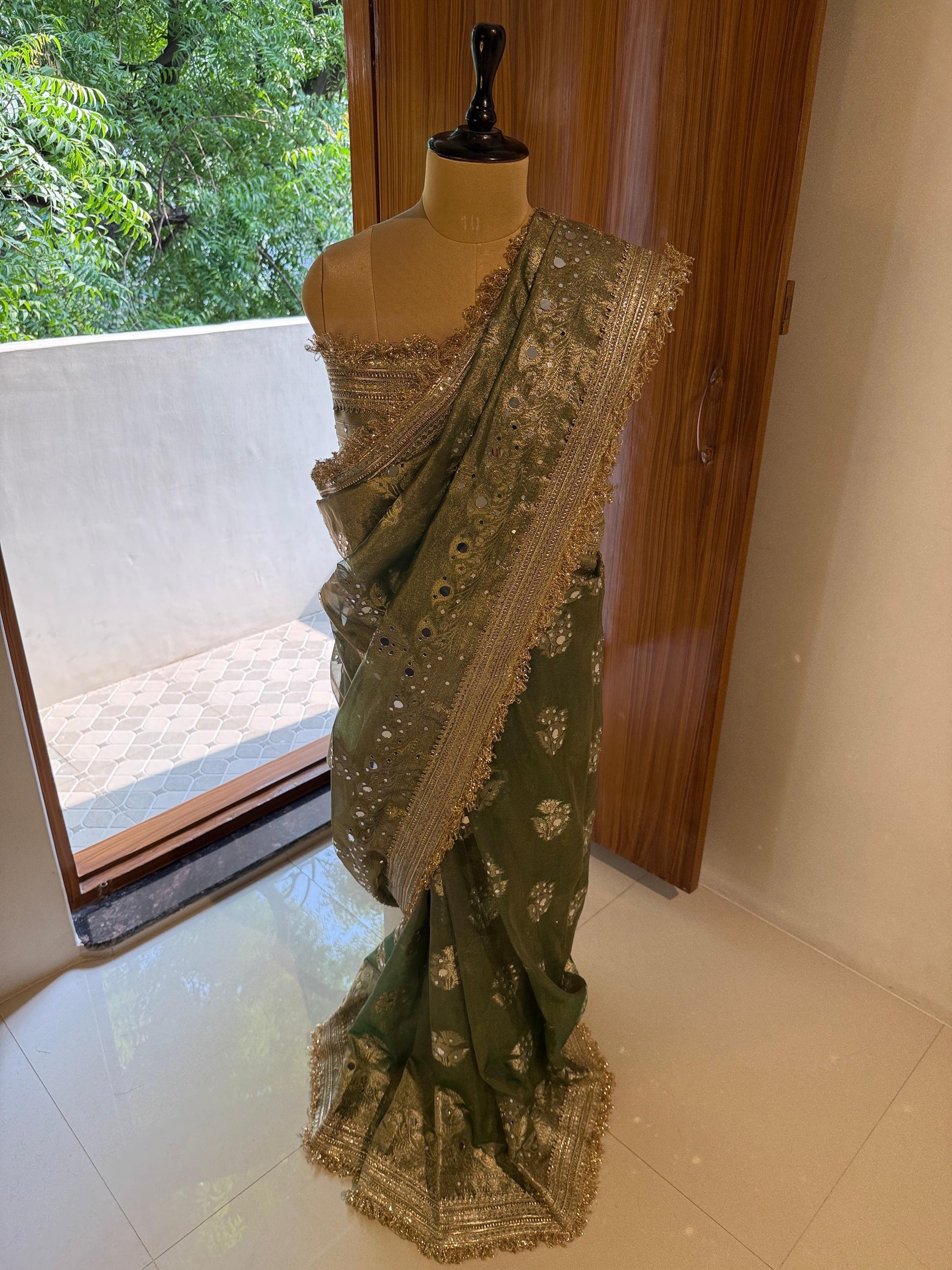 Masterpiece Glass Tissue Banarasi *Handwork* Mirror Work , Maharani Lace Work Saree