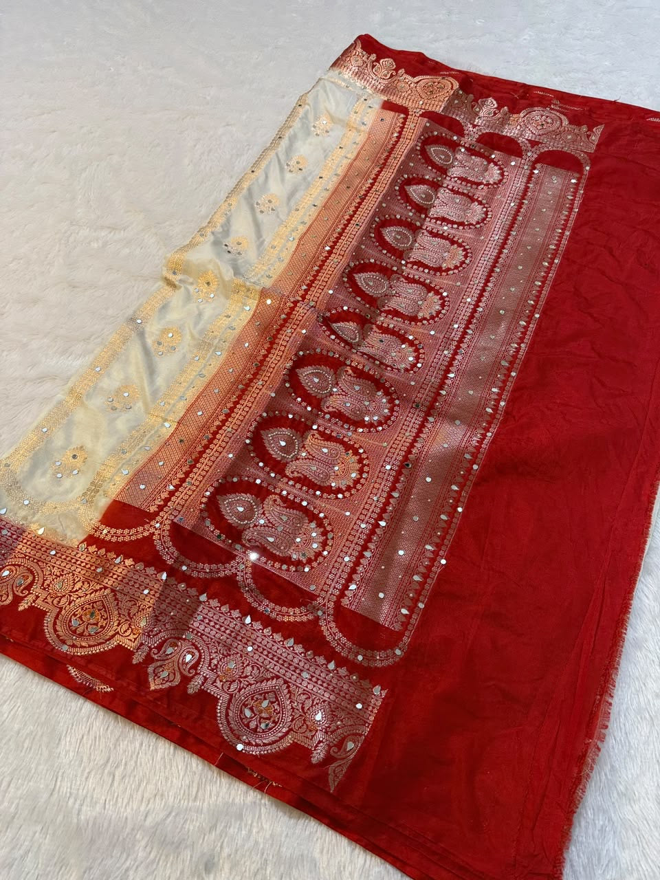 Most Demanded Handwork Banarasi Semi khaddi Katan Georgette Soft Silk Saree With Mirror & moti Handwork
Designer Rich Pallu