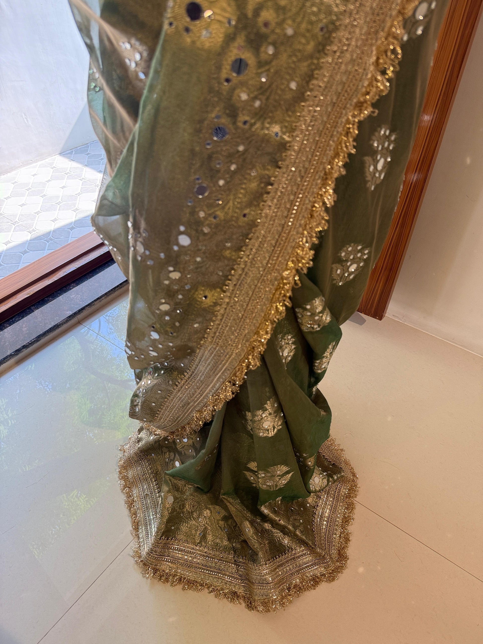 Masterpiece Glass Tissue Banarasi *Handwork* Mirror Work , Maharani Lace Work Saree