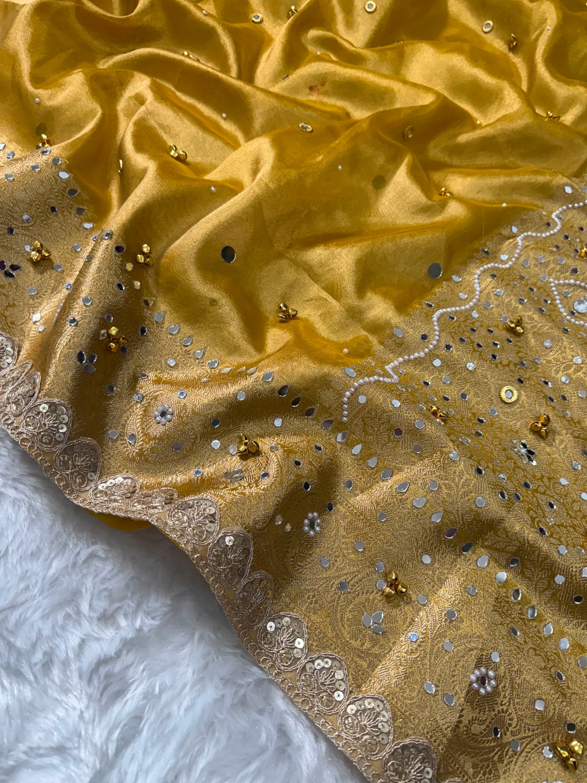 Premium tissue Ghoongru saree