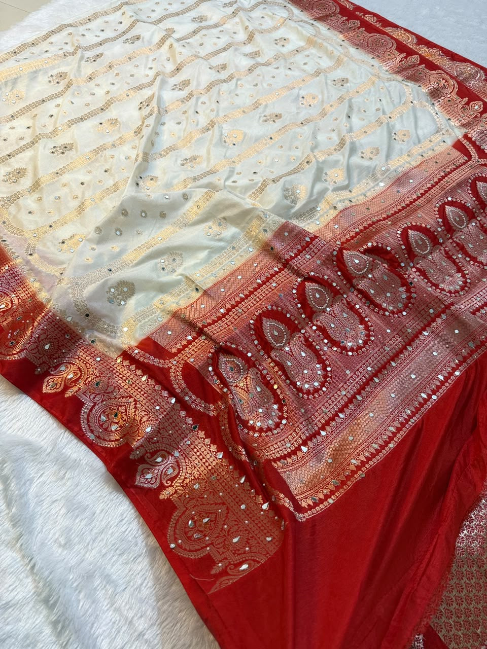 Most Demanded Handwork Banarasi Semi khaddi Katan Georgette Soft Silk Saree With Mirror & moti Handwork
Designer Rich Pallu