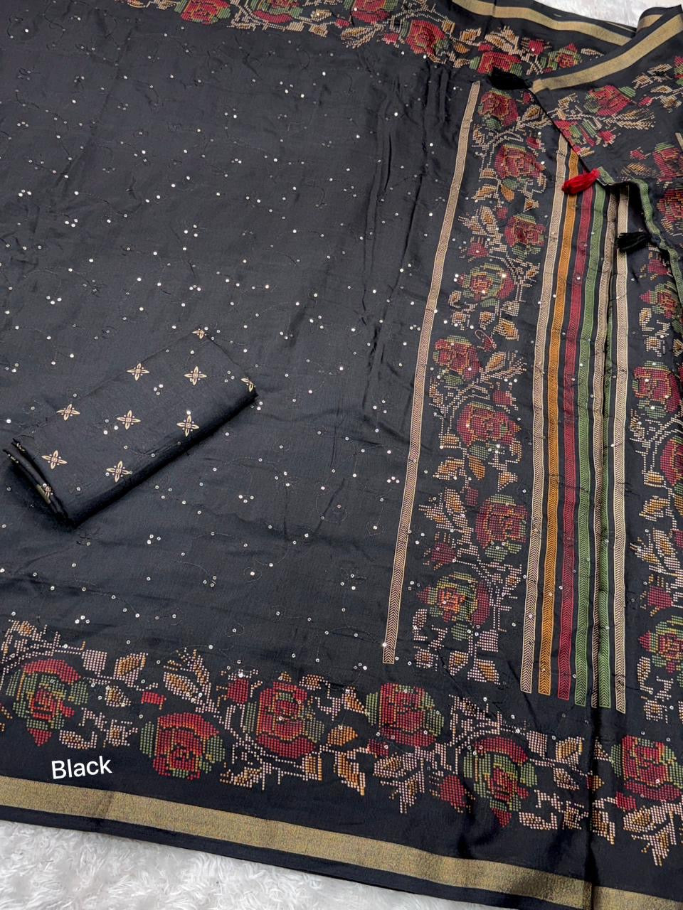 Premium saree in Kashmiri print