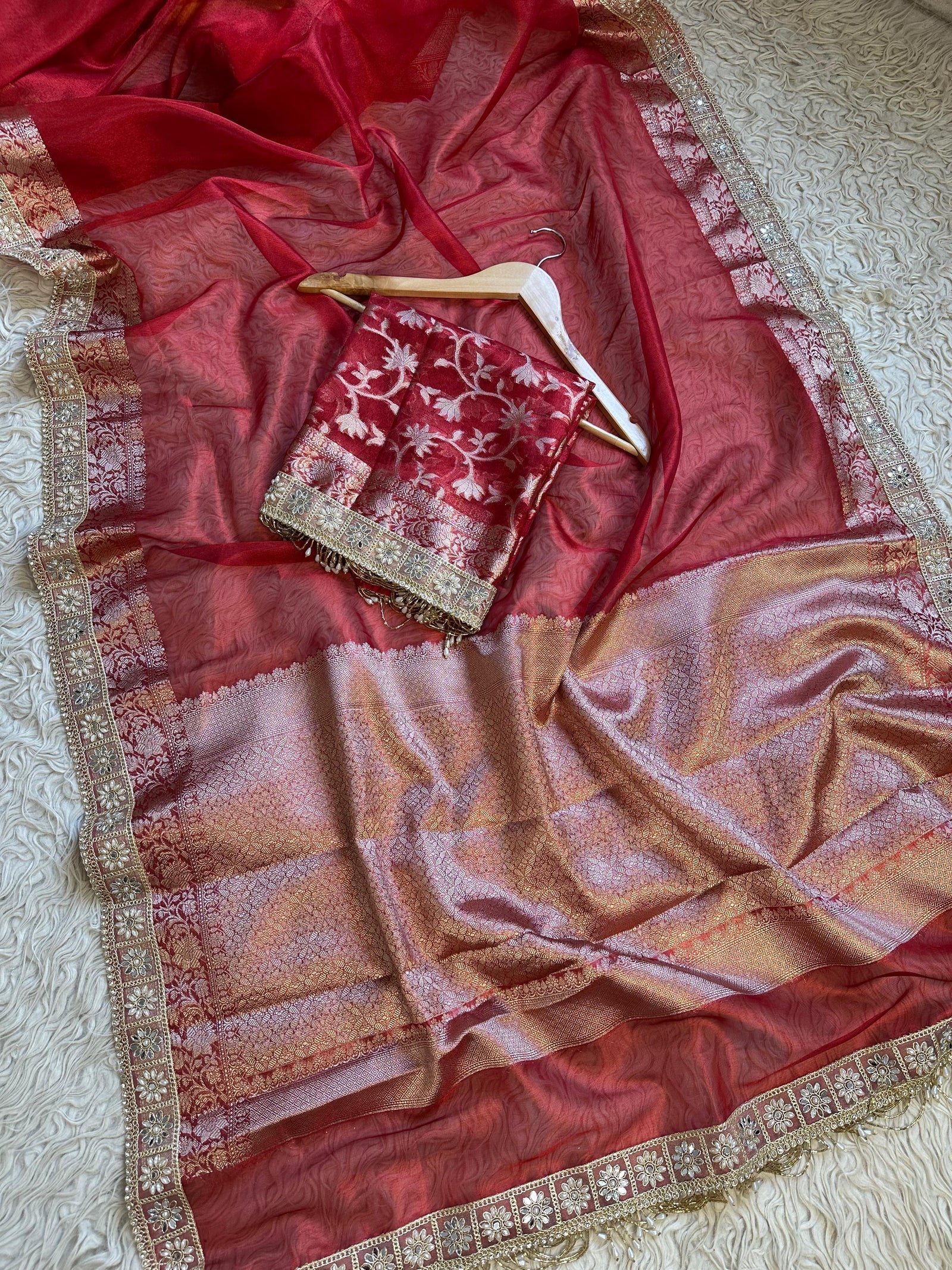Banarasi Tissue Silk Heavy Lace Saree is crafted with luxurious and delicate silk fabric