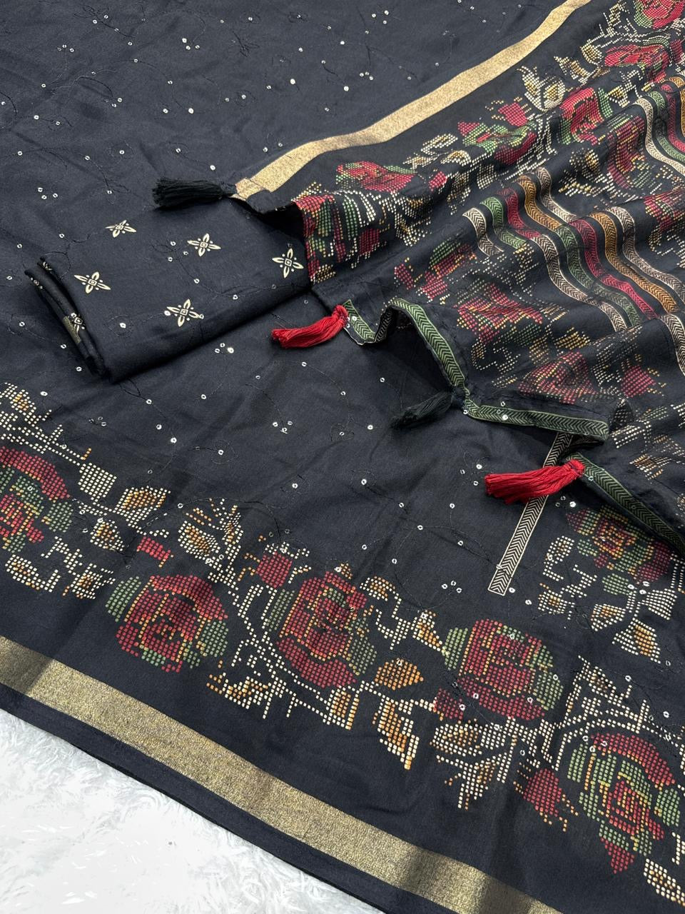 Premium saree in Kashmiri print