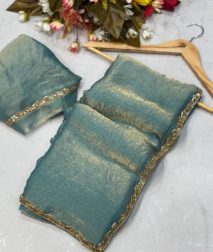 Beautiful Viral  in Fandy Silk at discount😍