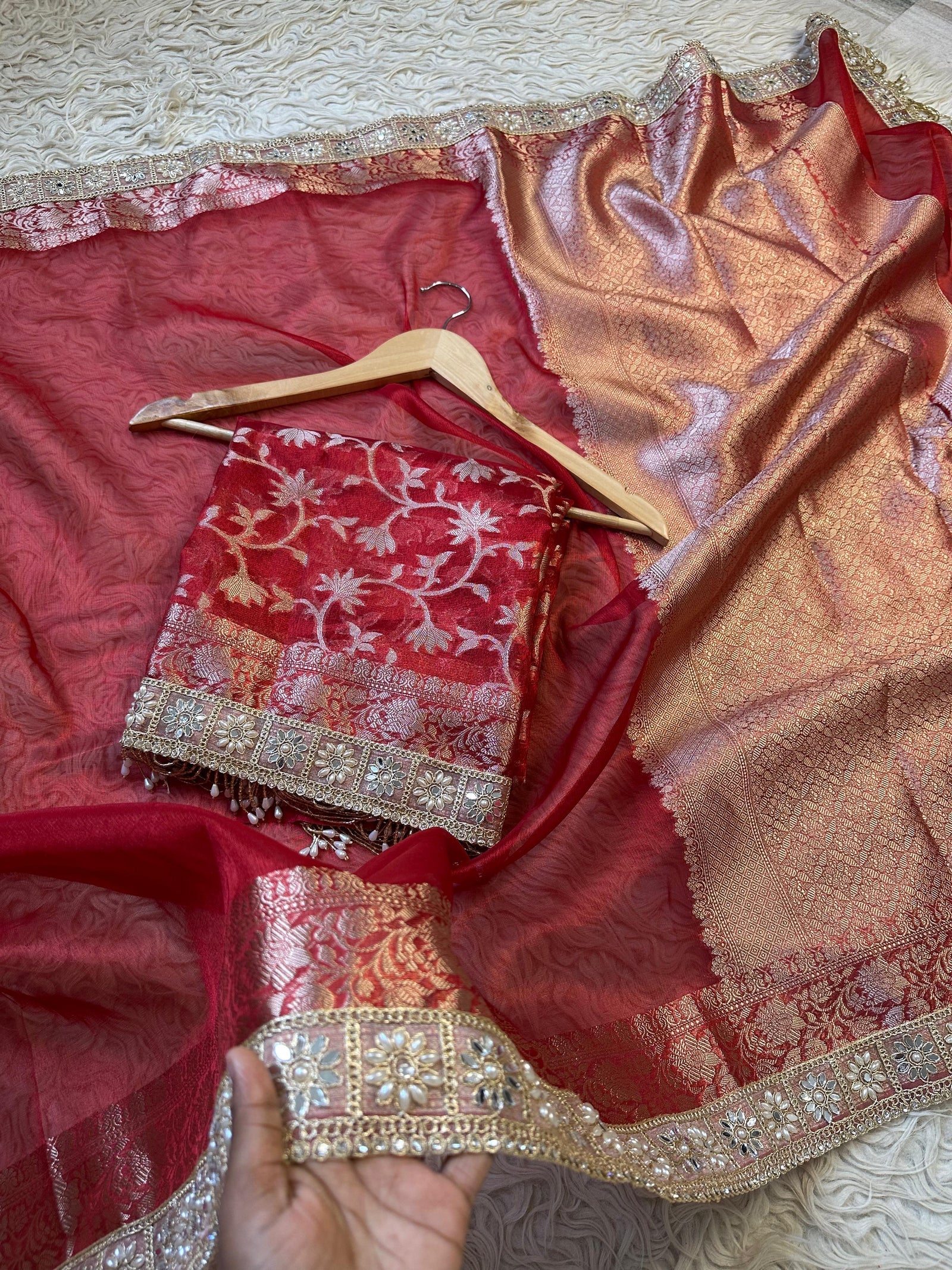 Banarasi Tissue Silk Heavy Lace Saree is crafted with luxurious and delicate silk fabric