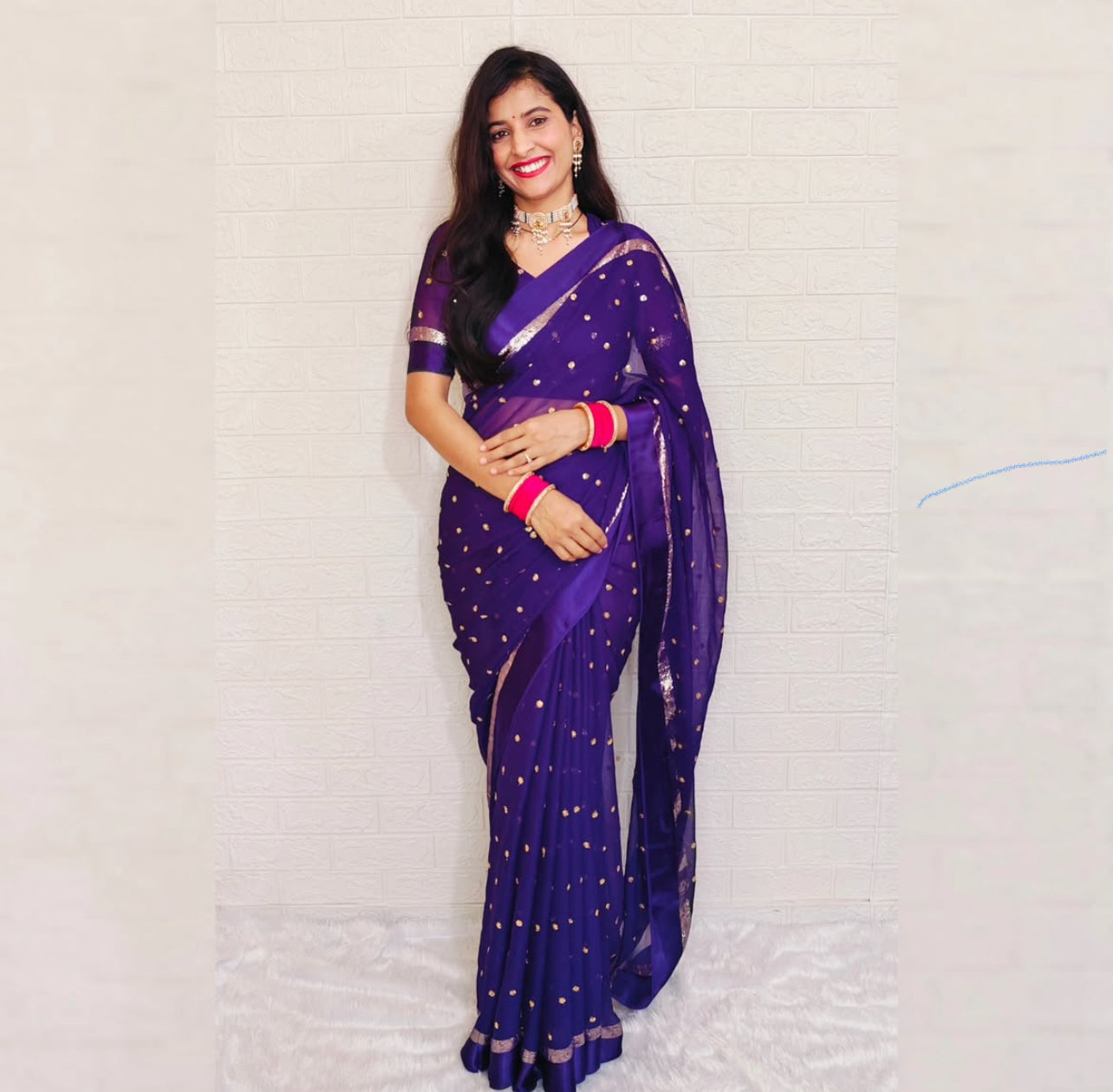 Pure Viscose Saree featuring an exquisite heavy gold super border