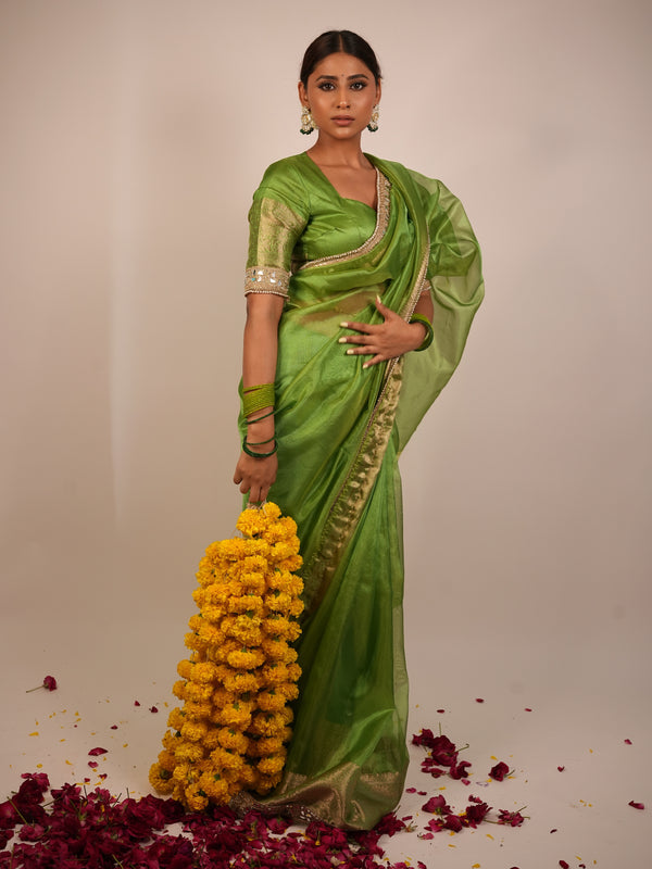 Gold Zari weaving beautiful &nbsp; Zari weaving lace attached border&nbsp;