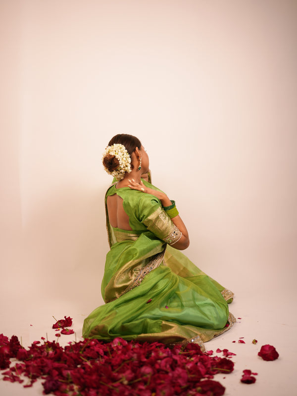 Gold Zari weaving beautiful &nbsp; Zari weaving lace attached border&nbsp;