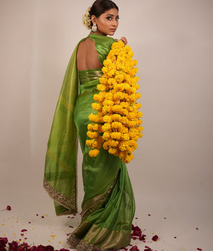 Gold Zari weaving beautiful &nbsp; Zari weaving lace attached border&nbsp;